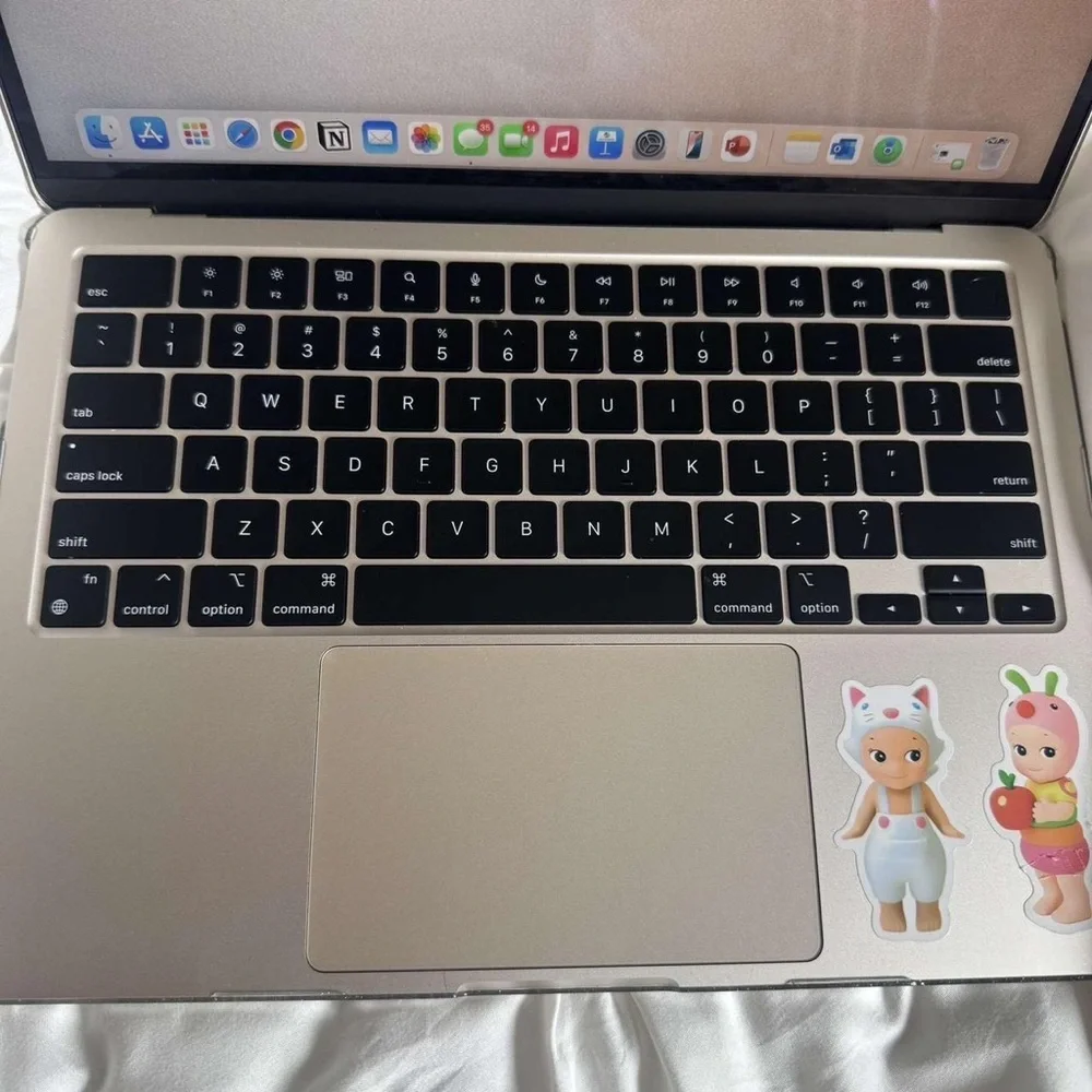 Apple MacBook in Elegant Silver